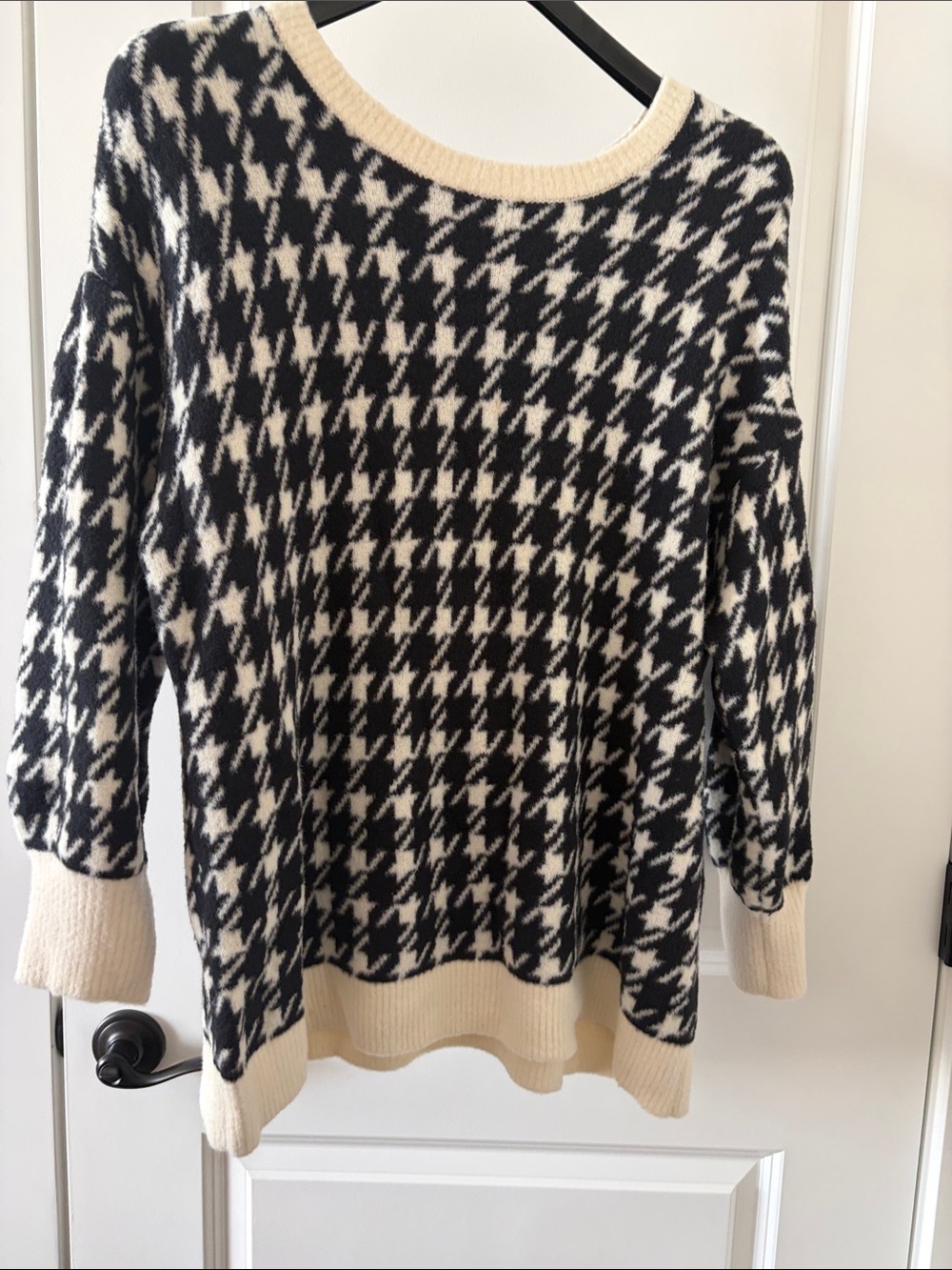 Loft Plus- Houndstooth Crewneck Sweater in Black and Cream